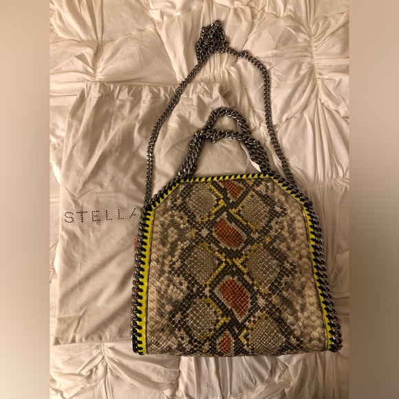 Stella McCartney Mini Falabella Snake-Print in Banana - Picture 4 of 9